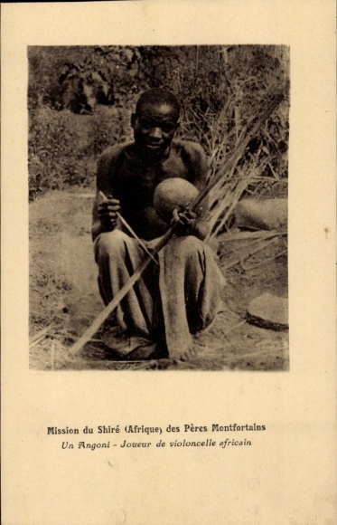 Postcard Malawi, Mission du Shiré des Pères Montfortains, Un Angoni, Joueur de violoncelle African