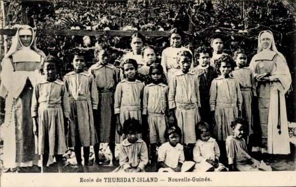 Postcard Thursday Island Oceania, Ecole des Soeurs, portrait de groupe