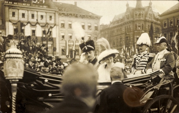 Photo from Braunschweig, Prince Ernst August III of Hanover, Victoria Louise of Prussia, carriage
