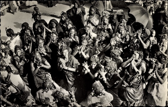 Postcard Mauritania, African women dancing