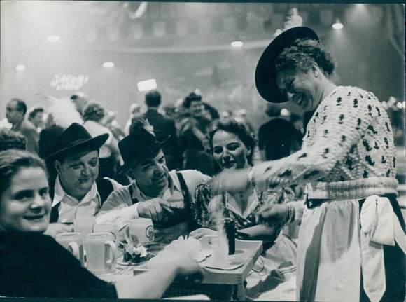 Photo Berlin West 1955, Bockbierfest im Sportpalast