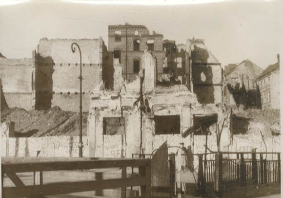 Original photo Berlin Friedrichshain, ruins of houses at Strausberger Platz, around 1945/46