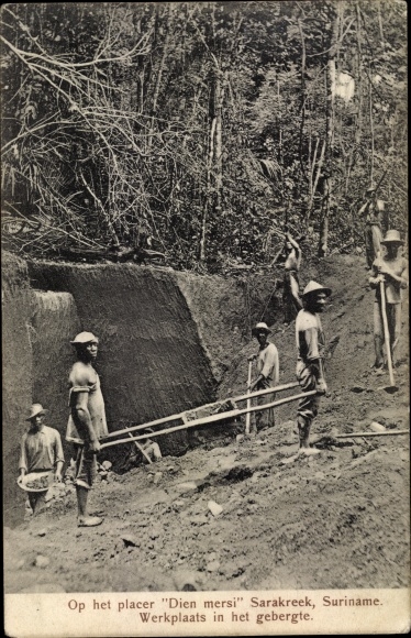 Postcard Sarakreek Suriname, On the placer Dien mersi, workshop in the mountains