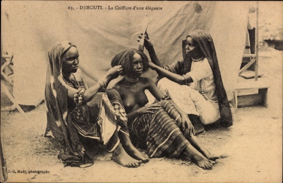 Postcard Djibouti Djibouti, Seance de coiffure