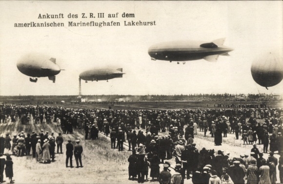 Postcard Lakehurst New Jersey USA, arrival of the ZR at the naval airfield, Zeppelin, balloon