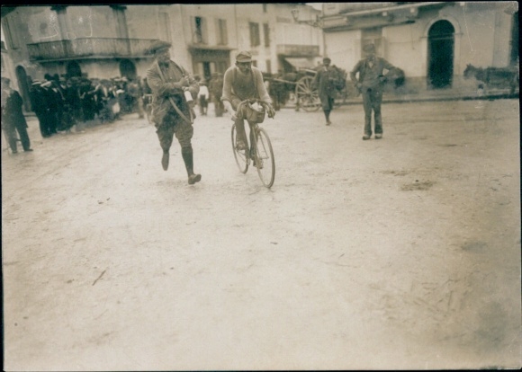 Photo Tour de France 23.7.1910, stage Bayonne - Bordeaux, cyclist Augustin Ringeval