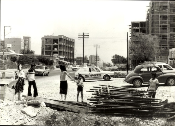Photo Limassol Cyprus, car, children, construction site