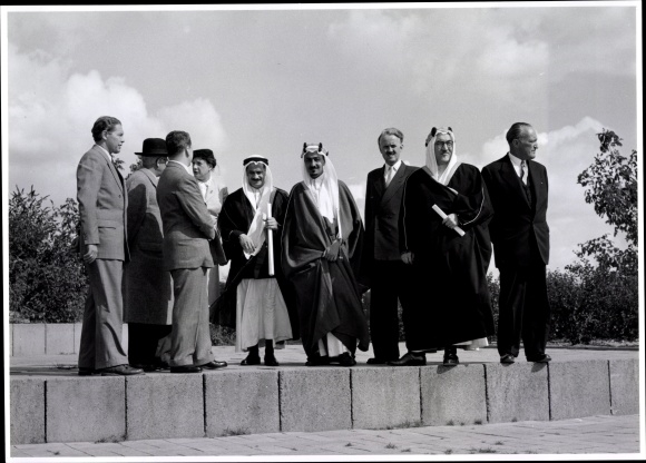 Photo Berlin, Bert Sass, Prince of Transjordan with entourage, group picture