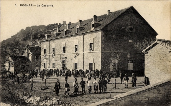 Postcard Boghar, Algeria, Barracks