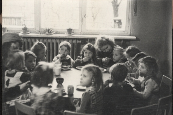 Original photo Berlin Weißensee, children's home, around 1947