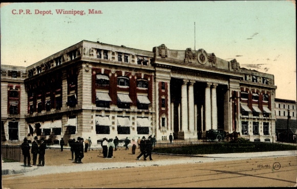 Postcard Winnipeg Manitoba Canada, CPR Depot, Man., , colored, people on the street