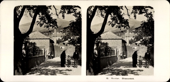 Stereoscopic photo of Mostar, Bosnia and Herzegovina, street, passersby