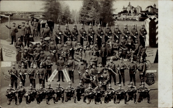 Photo: Postcard Neuburg an der Donau, Upper Bavaria, German soldiers in uniform, regiment