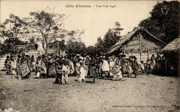 Postcard Ivory Coast, Tam Tam Agni, dancing Africans in front of straw huts, Cote d'Ivoire