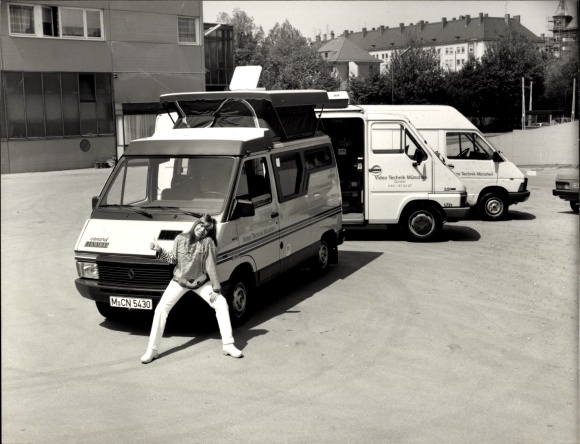 Photo car, VTR transport vehicle, woman, video technology Munich