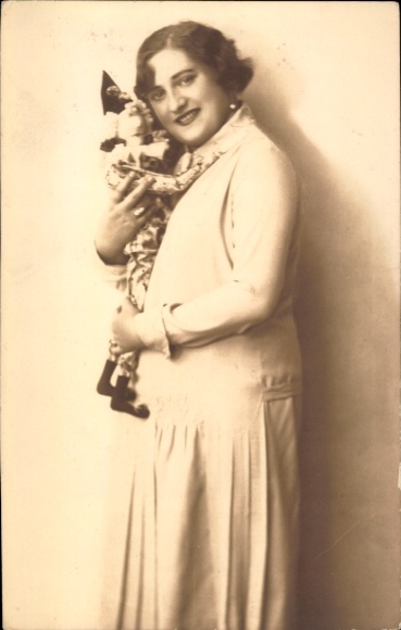 Photo Postcard portrait of a young woman with a harlequin doll