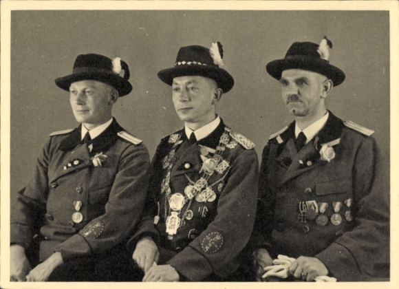 Photo of shooting kings, portrait of three men, medals, shooting chain