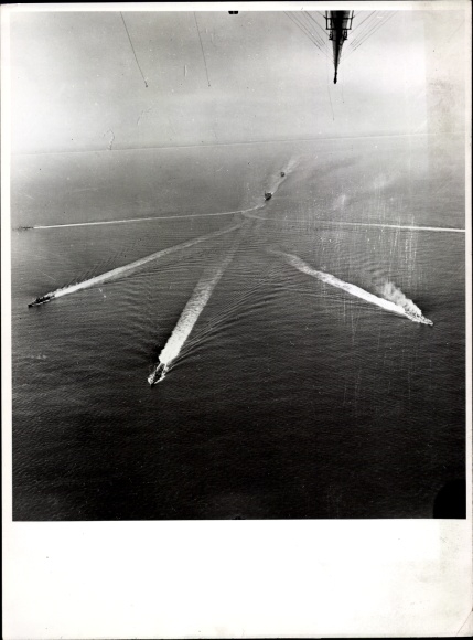 Photo of American warships, squadron during maneuvers off Norfolk, Virginia, USA