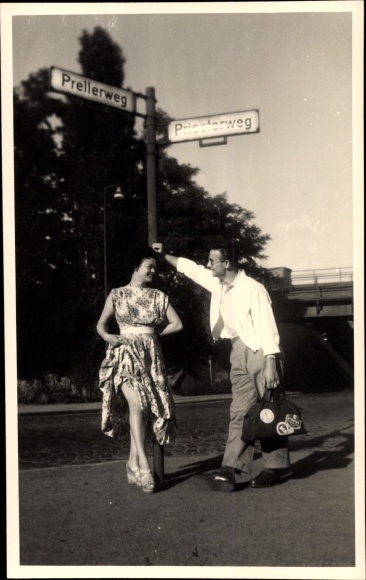 Photo Berlin Schöneberg, Prellerweg corner Priesterweg, street sign, young woman, man with travel bag