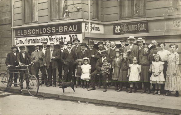 Photo: Hamburg, Gasthaus H. Helms, Zum Internationalen Verkehr, Elbschloss-Bräu, group photo