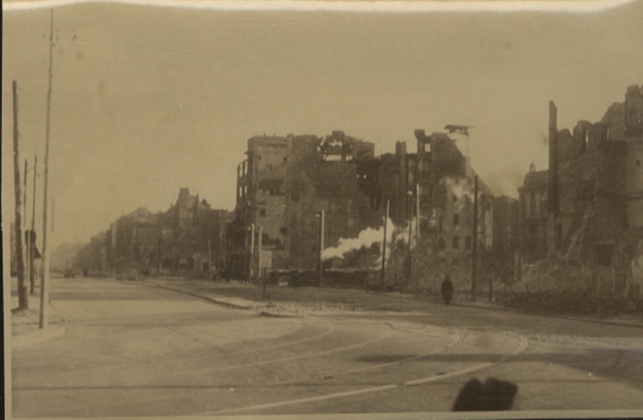 Original photo Berlin Friedrichshain, ruins of houses at Strausberger Platz, around 1945/46