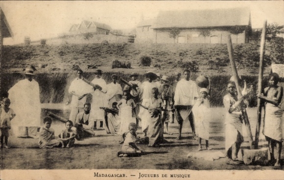 Postcard Madagascar, native musicians