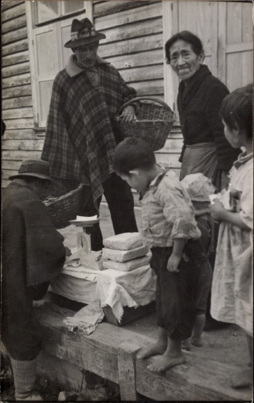 Photo Postcard La Paz Bolivia, local family on the jetty, goods