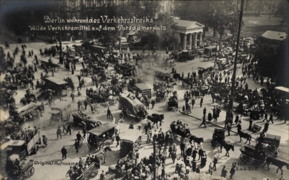 Photo: Berlin Tiergarten, transport strike, makeshift transport on Potsdamer Platz