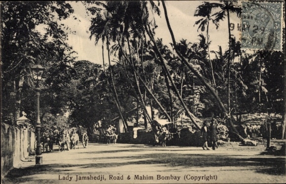 Postcard Matunga Mumbai Bombay India, Lady Jamshedji Road, Mahim, palm trees, carriages, people