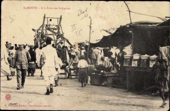 Postcard Djibouti Djibouti, market in a crowd, stalls, Foire des Indigènes