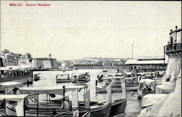 Photo Valletta Malta, Grand Harbour, harbor view, boats, coastline