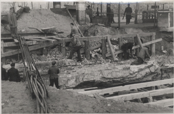 Original photo Berlin Kreuzberg, construction work on the Belle-Alliance Bridge, around 1945/46
