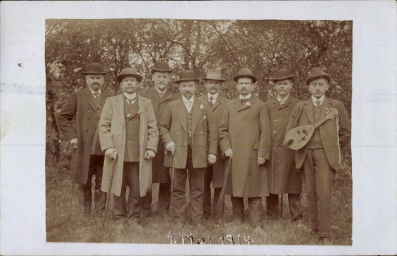 Photo: Hiking group, men with walking sticks, May 1, 1914, Otto Rohloff, Charlottenburg