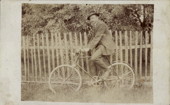 Photo Postcard cyclist, man on a bicycle