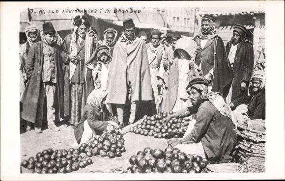 Photo Postcard Baghdad Iraq, Fruit Market, Fruit Vendor