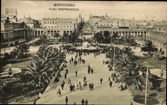 Postcard Montevideo Uruguay, Plaza Independencia, crowd, palm trees, buildings