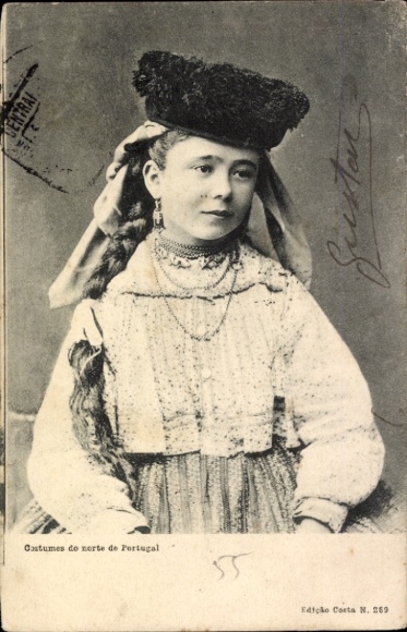 Postcard Young girl in Portuguese costume