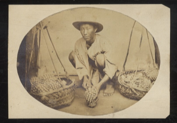Malaysia - Original photograph - August Sachtler, around 1864 - Penang, young fruit merchant