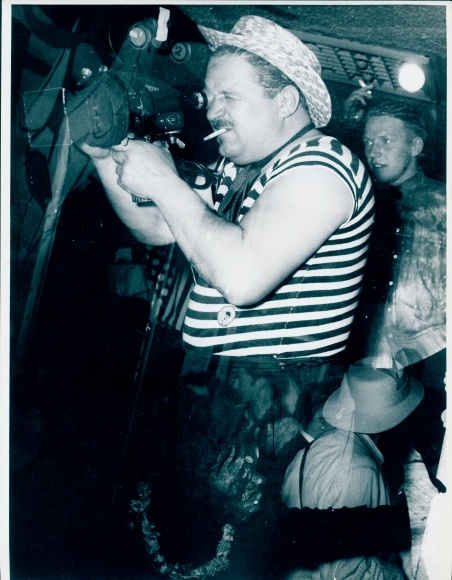 Photo Costumed man with a camera, cigarette