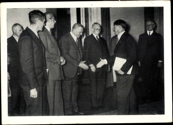 Collective picture men and events of our time 220, Hitler, General Councilor of Economics, Reich Chancellery