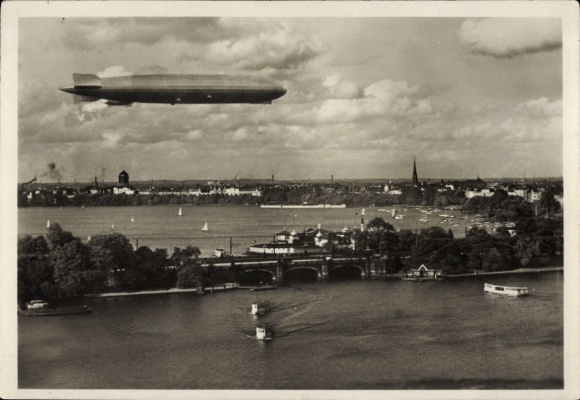 Hamburg, airship Graf Zeppelin over the city, LZ 127