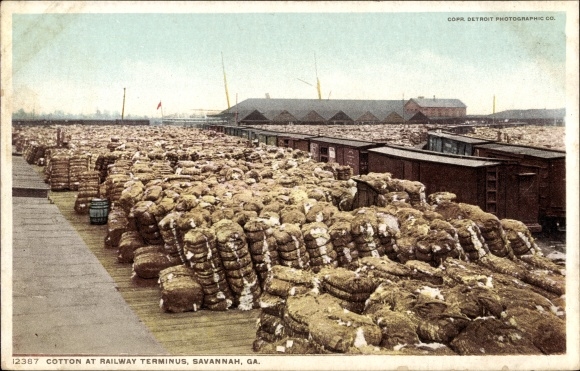 PC Svannah Georgia USA, Cotton at the train station