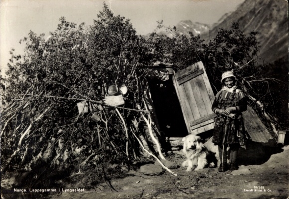 Postcard Lapland Norway, child with dog in front of a hut made of branches