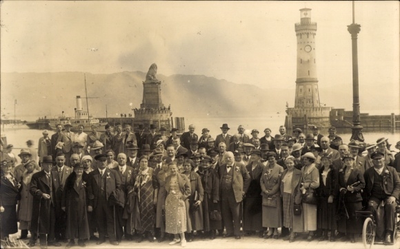 Photo: Postcard Lindau on Lake Constance, Swabia, group photo at the harbor, lighthouse