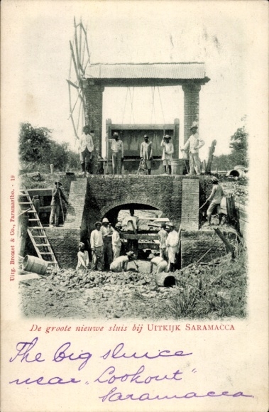 Postcard Suriname, lock, construction workers, Uitkijk Saramacca