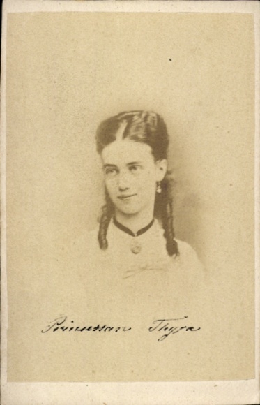 CdV Thyra of Denmark, Princess of Great Britain and Ireland, Princess of Hanover