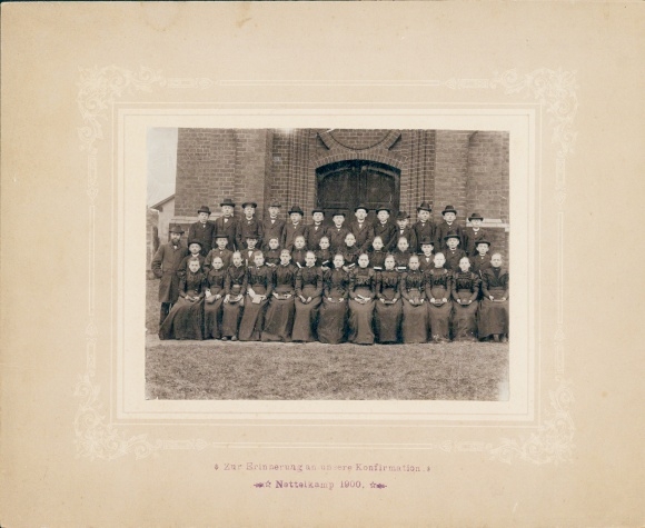 Photo Nettelkamp Wrestedt in Lower Saxony, confirmation, group photo of the confirmation candidates