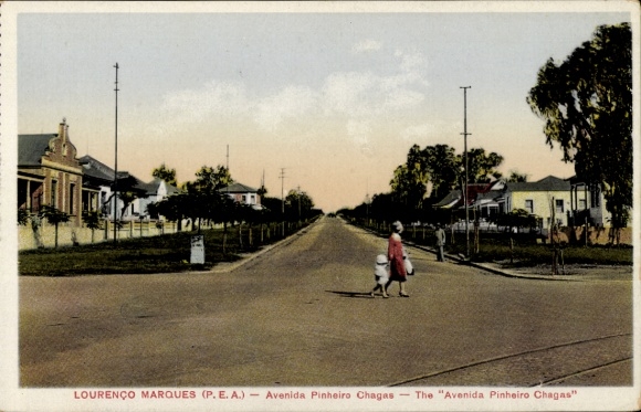 Postcard Maputo Lourenco Marques Mozambique, Avenida Pinheiro Chagas, street, pedestrians, houses, trees