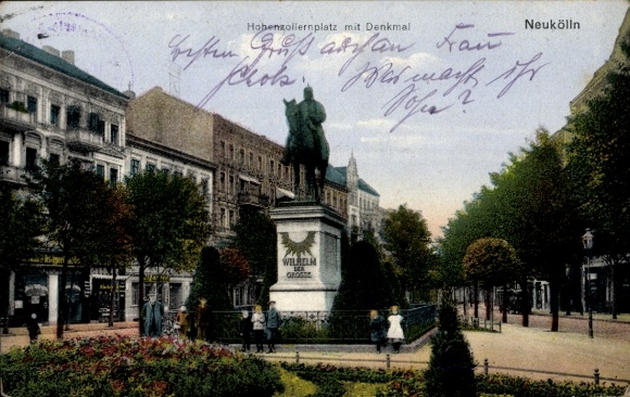 Berlin Neukölln, Hohenzollernplatz with monument