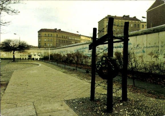 Berlin Wedding, Bernauer Straße, Wall, wreath of honor